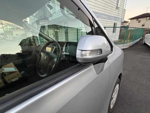 ノア X スマートエディション 8人乗 フリップダウンモニター バックカメラ Bluetooth ナビ TV 両側電動スライドドア オートライト スマートキー 電動格納ミラー 3列シート ウォークスルー CVT CD DVD再生(11枚目)