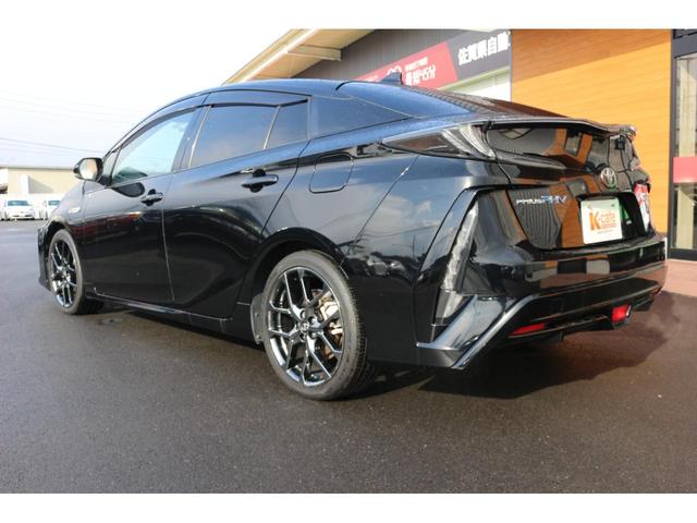 プリウスＰＨＶ Ｓナビパッケージ・ＧＲスポーツ　ΔＳＯＣ４％　ドライブレコーダー　レーンアシスト　オートクルーズコントロール　衝突被害軽減システム　バックカメラ　ナビ　ＴＶ　アルミホイール　オートマチックハイビーム　オートライト　ＬＥＤヘッドランプ（8枚目）