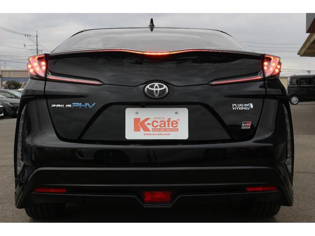プリウスＰＨＶ Ｓナビパッケージ・ＧＲスポーツ　ΔＳＯＣ４％　ドライブレコーダー　レーンアシスト　オートクルーズコントロール　衝突被害軽減システム　バックカメラ　ナビ　ＴＶ　アルミホイール　オートマチックハイビーム　オートライト　ＬＥＤヘッドランプ（16枚目）