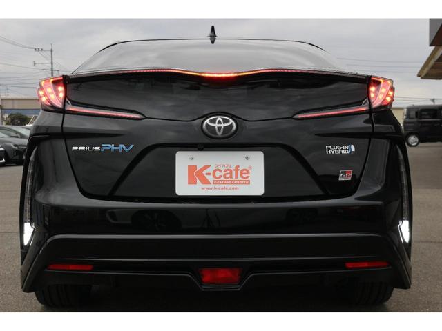 プリウスＰＨＶ Ｓナビパッケージ・ＧＲスポーツ　ΔＳＯＣ４％　ドライブレコーダー　レーンアシスト　オートクルーズコントロール　衝突被害軽減システム　バックカメラ　ナビ　ＴＶ　アルミホイール　オートマチックハイビーム　オートライト　ＬＥＤヘッドランプ（17枚目）