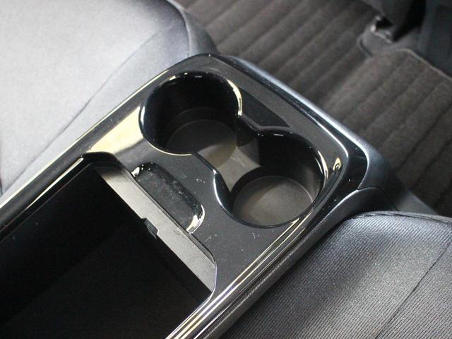 プリウスＰＨＶ Ａユーティリティプラス　ΔＳＯＣ１．５％　ドラレコ　クリアランスソナー　レーンアシスト　オートクルーズコントロール　パークアシスト　衝突被害軽減システム　バックカメラ　ナビ　ＴＶ　アルミホイール　オートマチックハイビーム（67枚目）