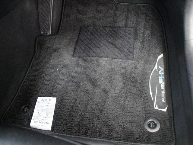 プリウスＰＨＶ Ａユーティリティプラス　ΔＳＯＣ１．５％　ドラレコ　クリアランスソナー　レーンアシスト　オートクルーズコントロール　パークアシスト　衝突被害軽減システム　バックカメラ　ナビ　ＴＶ　アルミホイール　オートマチックハイビーム（69枚目）