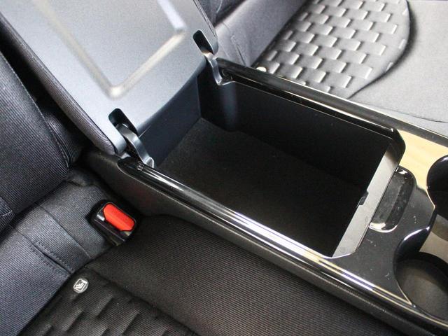 プリウスＰＨＶ Ａユーティリティプラス　ΔＳＯＣ１．５％　ドラレコ　クリアランスソナー　レーンアシスト　オートクルーズコントロール　パークアシスト　衝突被害軽減システム　バックカメラ　ナビ　ＴＶ　アルミホイール　オートマチックハイビーム（75枚目）