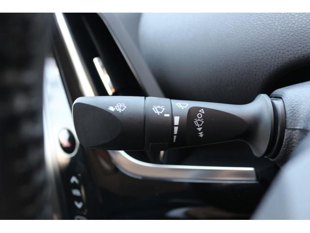 プリウスＰＨＶ Ａ　ΔＳＯＣ７％　ドライブレコーダー　クリアランスソナー　レーンアシスト　オートクルコントロール　パークアシスト　衝突被害軽減システム　バックカメラ　ナビ　ＴＶ　アルミホイール　オートマチックハイビーム（35枚目）