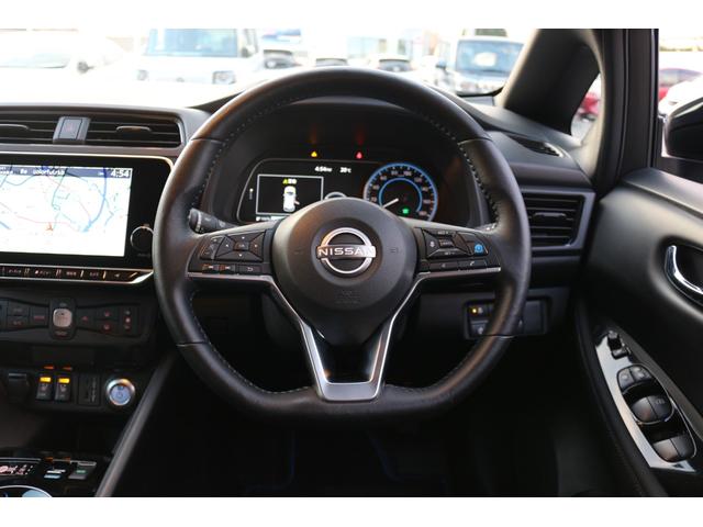 リーフ ｅ＋　Ｘ　９０周年記念車　ＥＴＣ　全周囲カメラ　ナビ　ＴＶ　クリアランスソナー　オートクルーズコントロール　衝突被害軽減システム　オートライト　ＬＥＤヘッドランプ　スマートキー　電動格納ミラー　シートヒーター（3枚目）