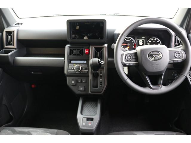 タフト Ｇ　ダーククロムベンチャー　バックカメラ　クリアランスソナー　オートクルーズコントロール　衝突被害軽減システム　オートライト　ＬＥＤヘッドランプ　スマートキー　アイドリングストップ　電動格納ミラー　シートヒーター　サンルーフ（2枚目）