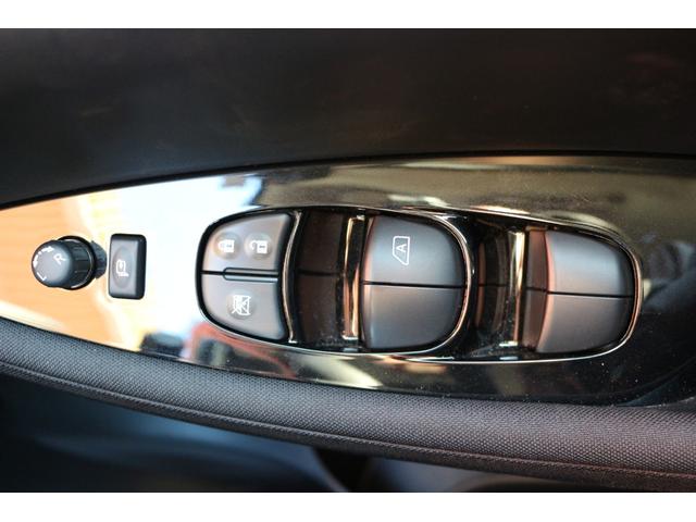 ���݂����̂��Ԃ̍���E����������Ȃ��Ă���܂��B�����X���A���̏�ő�����B�[���̍���z�ɂ����҉�����