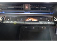 冬場や夏場はシートの心地が優れませんよね。上記のような課題をシートヒーターが解決します。どんなときでも快適にドライブが楽しめますね。 7