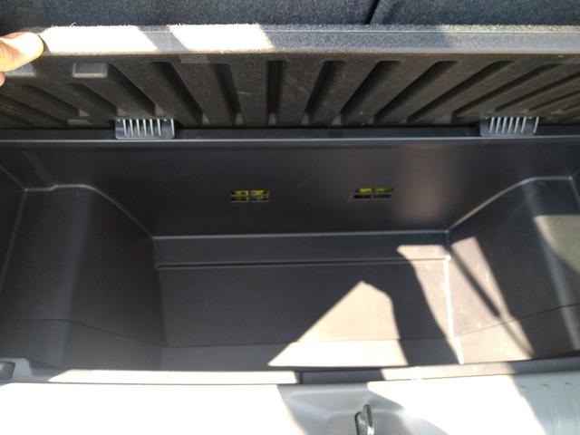 プリウスアルファ Ｇ　ＢＴ接続　ＶＳＣ　電動格納ドアミラー　禁煙　Ｂカメ　フルセグテレビ　ダブルエアバッグ　フルオートエアコン　メモリナビ　ナビ＆ＴＶ　イモビ　ＡＢＳ　キーレス　パワーウインドウ　スマートキー　１オーナー（8枚目）