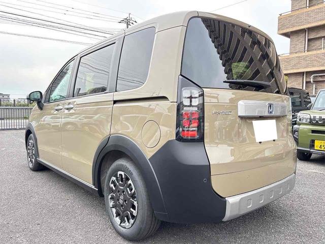 フリード ｅ：ＨＥＶクロスター　バックカメラ　クリアランスソナー　オートクルーズコントロール　レーンアシスト　両側電動スライドドア　オートライト　スマートキー　電動格納ミラー　シートヒーター　ＣＶＴ　アルミホイール　ＵＳＢ　ＥＳＣ（15枚目）