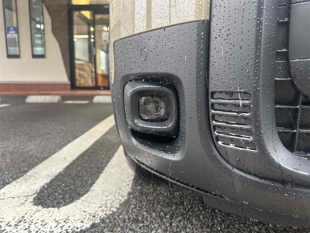 フリード ｅ：ＨＥＶクロスター　バックカメラ　クリアランスソナー　オートクルーズコントロール　レーンアシスト　両側電動スライドドア　オートライト　スマートキー　電動格納ミラー　シートヒーター　ＣＶＴ　アルミホイール　ＵＳＢ　ＥＳＣ（52枚目）