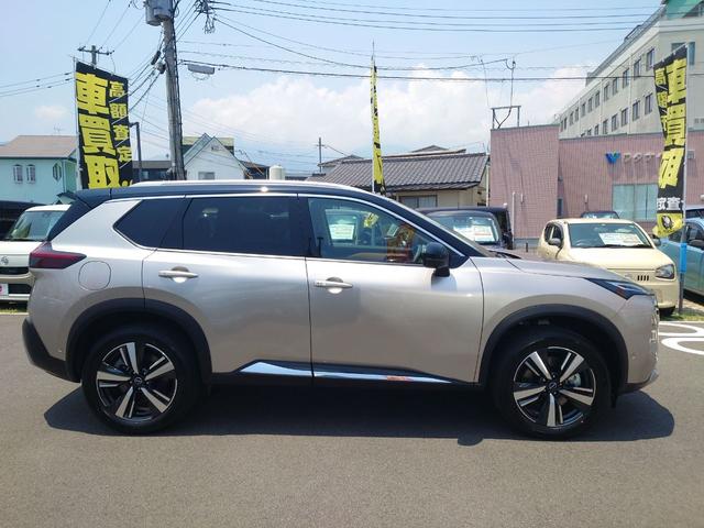 エクストレイル Ｇ　ｅ－４ＯＲＣＥ　登録済未使用車　４ＷＤ　全周囲カメラ　クリアランスソナー　オートクルーズコントロール　パワーシート　衝突被害軽減システム　サンルーフ　ナビ　ＴＶ　ＬＥＤヘッドランプ　アルミホイール　スマートキー（14枚目）