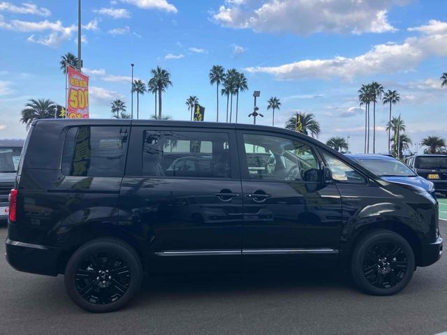 デリカＤ：５ シャモニー　登録済未使用車　４ＷＤ　全周囲カメラ　オートクルーズコントロール　レーンアシスト　衝突被害軽減システム　両側電動スライドドア　オートライト　ＬＥＤヘッドランプ　スマートキー　アイドリングストップ（15枚目）