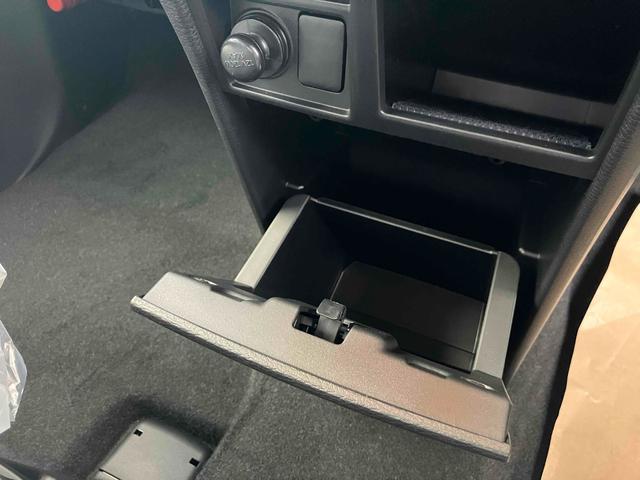 デリカＤ：５ シャモニー　登録済未使用車　４ＷＤ　全周囲カメラ　オートクルーズコントロール　レーンアシスト　衝突被害軽減システム　両側電動スライドドア　オートライト　ＬＥＤヘッドランプ　スマートキー　アイドリングストップ（33枚目）