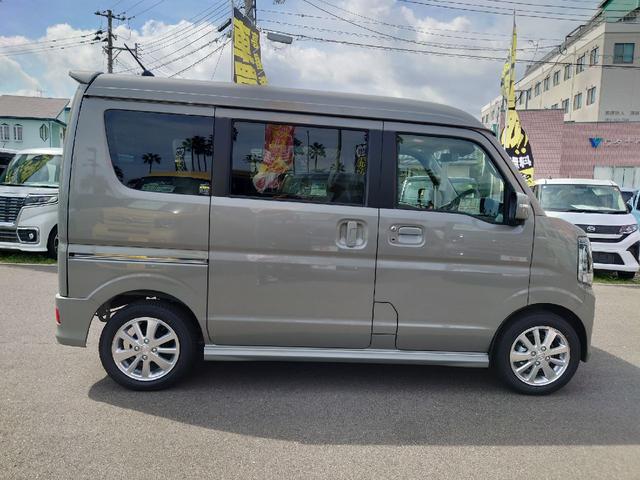 エブリイワゴン ＰＺターボ　届出済未使用車　両側スライド・片側電動　クリアランスソナー　レーンアシスト　衝突被害軽減システム　ＬＥＤヘッドランプ　スマートキー　アイドリングストップ　電動格納ミラー　シートヒーター　ベンチシート（15枚目）