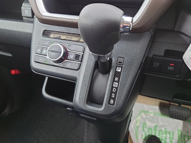 ムーヴ Ｇ　両側スライド・片側電動　クリアランスソナー　レーンアシスト　衝突被害軽減システム　オートライト　ＬＥＤヘッドランプ　スマートキー　アイドリングストップ　電動格納ミラー　ベンチシート　ＣＶＴ（5枚目）