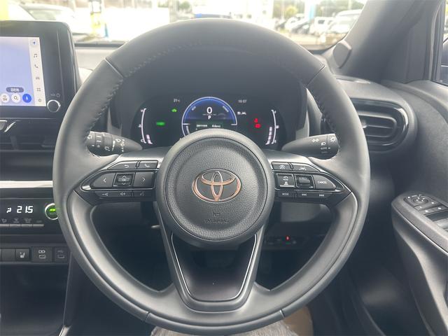 ヤリスクロス ハイブリッドZ 全周囲カメラ クリアランスソナー オートクルーズコントロール パワーシート 衝突被害軽減システム ナビ オートマチックハイビーム オートライト LEDヘッドランプ アルミホイール スマートキー(3枚目)