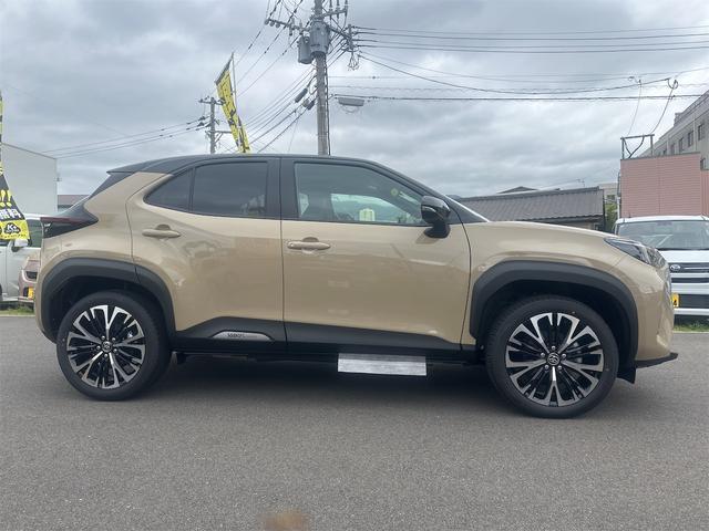 ヤリスクロス ハイブリッドZ 全周囲カメラ クリアランスソナー オートクルーズコントロール パワーシート 衝突被害軽減システム ナビ オートマチックハイビーム オートライト LEDヘッドランプ アルミホイール スマートキー(14枚目)