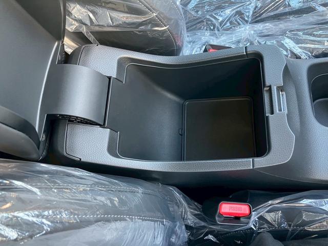 ヴェゼル ｅ：ＨＥＶ　Ｚ　クリアランスソナー　オートクルーズコントロール　レーンアシスト　衝突被害軽減システム　オートライト　ＬＥＤヘッドランプ　アルミホイール　スマートキー　電動格納ミラー　シートヒーター　ＣＶＴ（10枚目）