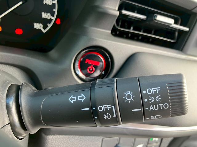 ヴェゼル ｅ：ＨＥＶ　Ｚ　クリアランスソナー　オートクルーズコントロール　レーンアシスト　衝突被害軽減システム　オートライト　ＬＥＤヘッドランプ　アルミホイール　スマートキー　電動格納ミラー　シートヒーター　ＣＶＴ（15枚目）