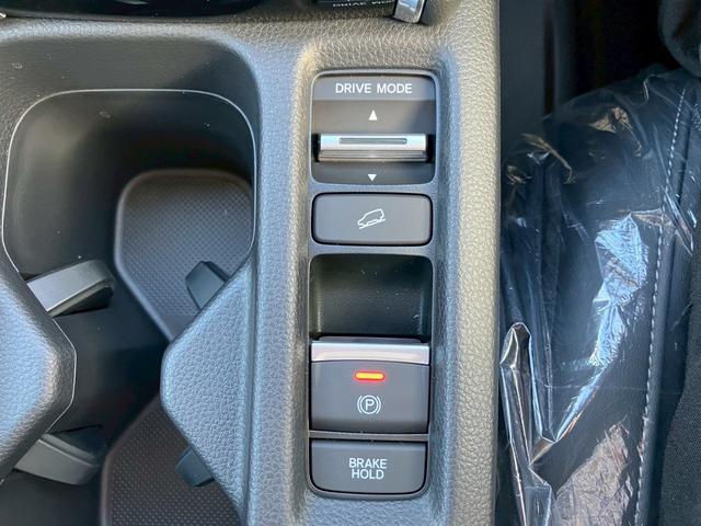 ヴェゼル ｅ：ＨＥＶ　Ｚ　クリアランスソナー　オートクルーズコントロール　レーンアシスト　衝突被害軽減システム　オートライト　ＬＥＤヘッドランプ　アルミホイール　スマートキー　電動格納ミラー　シートヒーター　ＣＶＴ（18枚目）