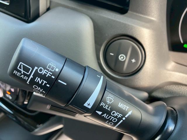 ヴェゼル ｅ：ＨＥＶ　Ｚ　クリアランスソナー　オートクルーズコントロール　レーンアシスト　衝突被害軽減システム　オートライト　ＬＥＤヘッドランプ　アルミホイール　スマートキー　電動格納ミラー　シートヒーター　ＣＶＴ（33枚目）