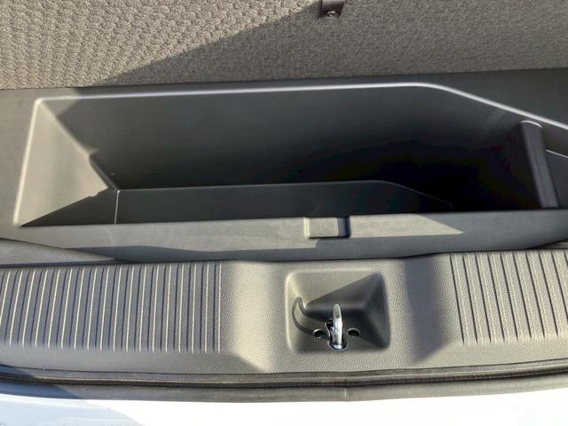 ヴェゼル ｅ：ＨＥＶ　Ｚ　クリアランスソナー　オートクルーズコントロール　レーンアシスト　衝突被害軽減システム　オートライト　ＬＥＤヘッドランプ　アルミホイール　スマートキー　電動格納ミラー　シートヒーター　ＣＶＴ（41枚目）