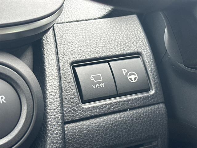 プリウス Ｚ　クリアランスソナー　レーンアシスト　オートクルーズコントロール　パークアシスト　衝突被害軽減システム　全周囲カメラ　ナビ　ＴＶ　アルミホイール　オートマチックハイビーム　オートライト（8枚目）