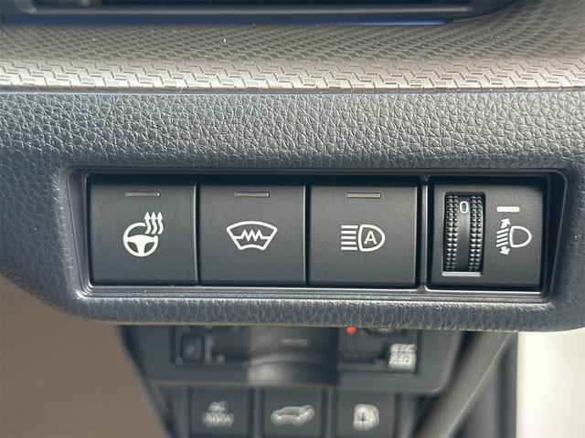 プリウス Ｚ　クリアランスソナー　レーンアシスト　オートクルーズコントロール　パークアシスト　衝突被害軽減システム　全周囲カメラ　ナビ　ＴＶ　アルミホイール　オートマチックハイビーム　オートライト（9枚目）