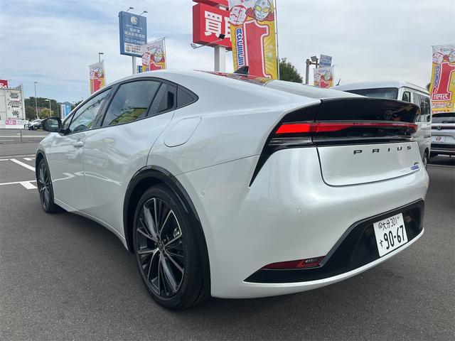 プリウス Ｚ　クリアランスソナー　レーンアシスト　オートクルーズコントロール　パークアシスト　衝突被害軽減システム　全周囲カメラ　ナビ　ＴＶ　アルミホイール　オートマチックハイビーム　オートライト（17枚目）