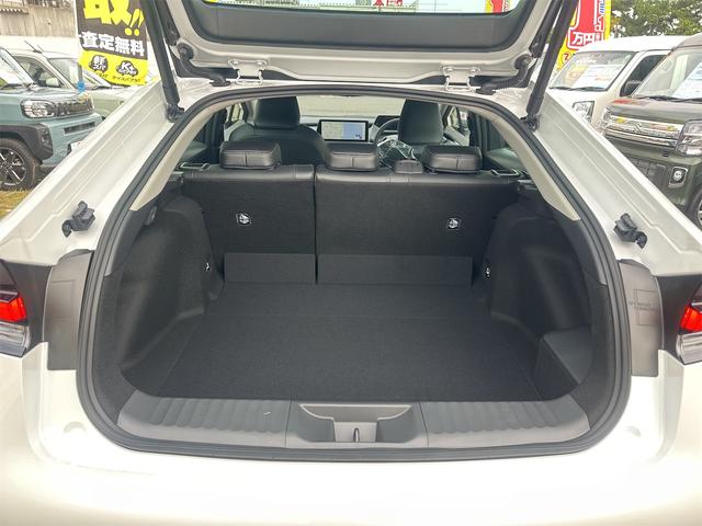 プリウス Ｚ　クリアランスソナー　レーンアシスト　オートクルーズコントロール　パークアシスト　衝突被害軽減システム　全周囲カメラ　ナビ　ＴＶ　アルミホイール　オートマチックハイビーム　オートライト（18枚目）