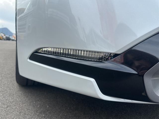 プリウス Ｚ　クリアランスソナー　レーンアシスト　オートクルーズコントロール　パークアシスト　衝突被害軽減システム　全周囲カメラ　ナビ　ＴＶ　アルミホイール　オートマチックハイビーム　オートライト（30枚目）