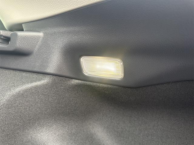 プリウス Ｚ　クリアランスソナー　レーンアシスト　オートクルーズコントロール　パークアシスト　衝突被害軽減システム　全周囲カメラ　ナビ　ＴＶ　アルミホイール　オートマチックハイビーム　オートライト（38枚目）