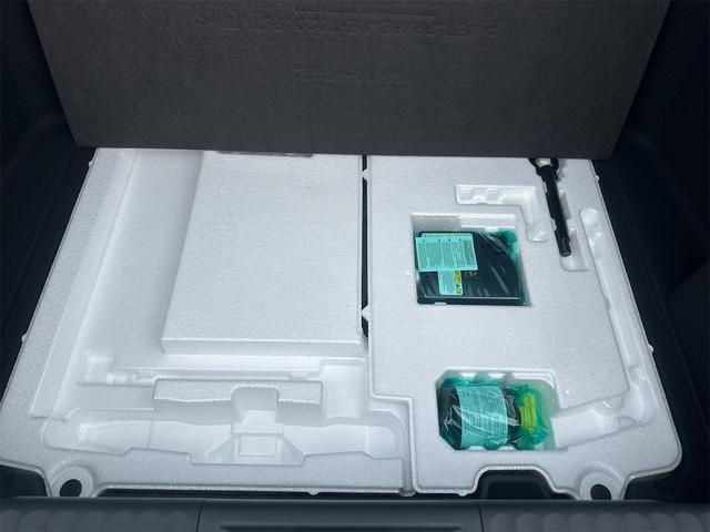 プリウス Ｚ　クリアランスソナー　レーンアシスト　オートクルーズコントロール　パークアシスト　衝突被害軽減システム　全周囲カメラ　ナビ　ＴＶ　アルミホイール　オートマチックハイビーム　オートライト（40枚目）