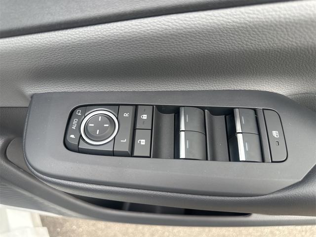 プリウス Ｚ　クリアランスソナー　レーンアシスト　オートクルーズコントロール　パークアシスト　衝突被害軽減システム　全周囲カメラ　ナビ　ＴＶ　アルミホイール　オートマチックハイビーム　オートライト（52枚目）