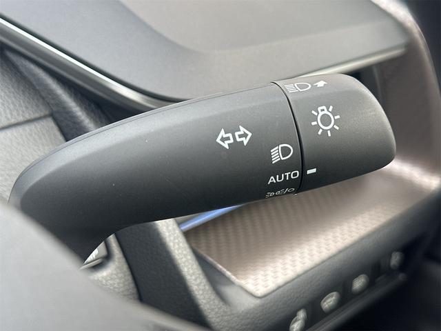 プリウス Ｚ　クリアランスソナー　レーンアシスト　オートクルーズコントロール　パークアシスト　衝突被害軽減システム　全周囲カメラ　ナビ　ＴＶ　アルミホイール　オートマチックハイビーム　オートライト（57枚目）