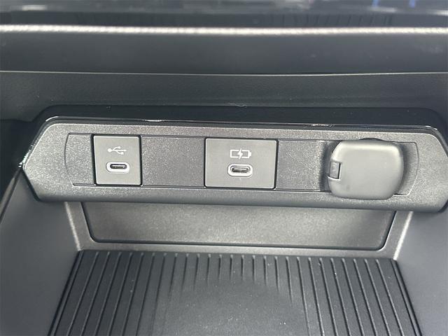 プリウス Ｚ　クリアランスソナー　レーンアシスト　オートクルーズコントロール　パークアシスト　衝突被害軽減システム　全周囲カメラ　ナビ　ＴＶ　アルミホイール　オートマチックハイビーム　オートライト（67枚目）