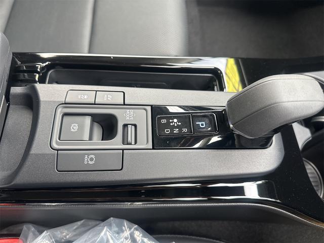 プリウス Ｚ　クリアランスソナー　レーンアシスト　オートクルーズコントロール　パークアシスト　衝突被害軽減システム　全周囲カメラ　ナビ　ＴＶ　アルミホイール　オートマチックハイビーム　オートライト（69枚目）