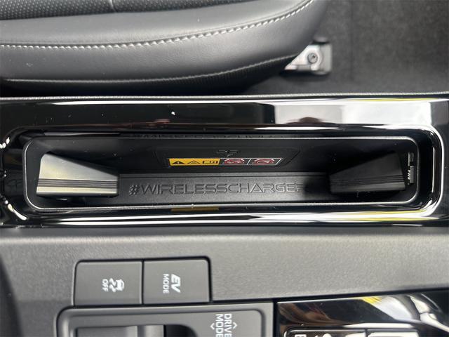 プリウス Ｚ　クリアランスソナー　レーンアシスト　オートクルーズコントロール　パークアシスト　衝突被害軽減システム　全周囲カメラ　ナビ　ＴＶ　アルミホイール　オートマチックハイビーム　オートライト（70枚目）