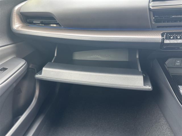 プリウス Ｚ　クリアランスソナー　レーンアシスト　オートクルーズコントロール　パークアシスト　衝突被害軽減システム　全周囲カメラ　ナビ　ＴＶ　アルミホイール　オートマチックハイビーム　オートライト（76枚目）