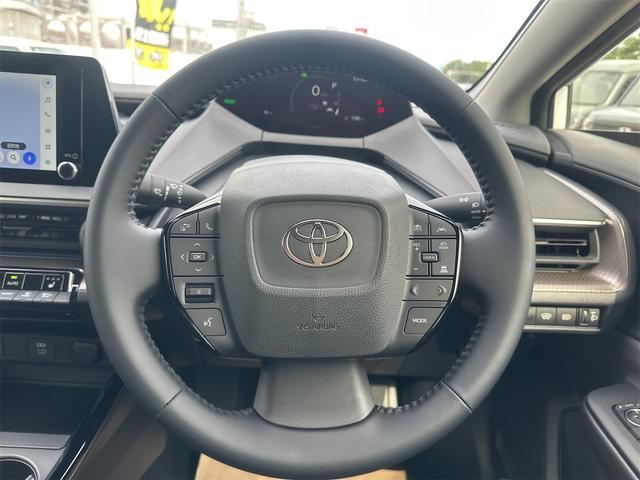 プリウス Ｇ　クリアランスソナー　レーンアシスト　オートクルーズコントロール　衝突被害軽減システム　バックカメラ　ナビ　アルミホイール　オートマチックハイビーム　オートライト　ＬＥＤヘッドランプ　ＣＶＴ（3枚目）