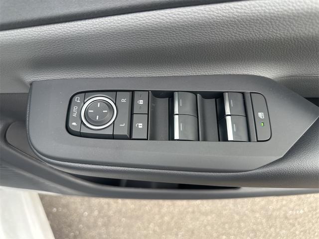 プリウス Ｇ　クリアランスソナー　レーンアシスト　オートクルーズコントロール　衝突被害軽減システム　バックカメラ　ナビ　アルミホイール　オートマチックハイビーム　オートライト　ＬＥＤヘッドランプ　ＣＶＴ（53枚目）