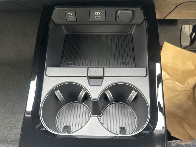 プリウス Ｇ　クリアランスソナー　レーンアシスト　オートクルーズコントロール　衝突被害軽減システム　バックカメラ　ナビ　アルミホイール　オートマチックハイビーム　オートライト　ＬＥＤヘッドランプ　ＣＶＴ（63枚目）