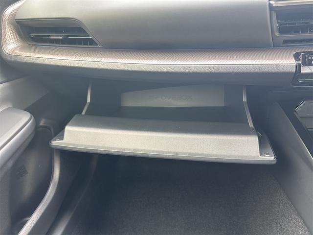 プリウス Ｇ　クリアランスソナー　レーンアシスト　オートクルーズコントロール　衝突被害軽減システム　バックカメラ　ナビ　アルミホイール　オートマチックハイビーム　オートライト　ＬＥＤヘッドランプ　ＣＶＴ（70枚目）