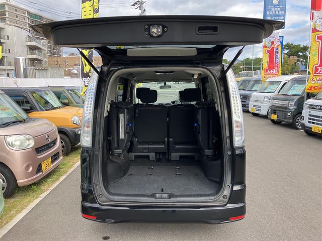 セレナ ハイウェイスター　Ｓ－ハイブリッド　ＥＴＣ　バックカメラ　ナビ　ＴＶ　オートクルーズコントロール　両側電動スライドドア　オートライト　スマートキー　アイドリングストップ　電動格納ミラー　後席モニター　３列シート　ＣＶＴ　アルミホイール（38枚目）