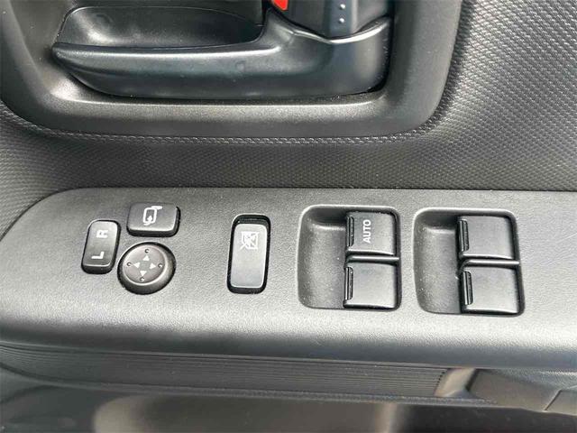 スペーシア バックカメラ 両側電動スライドドア ナビ クリアランスソナー レーンアシスト 衝突被害軽減システム オートライト スマートキー アイドリングストップ 電動格納ミラー シートヒーター ベンチシート(11枚目)