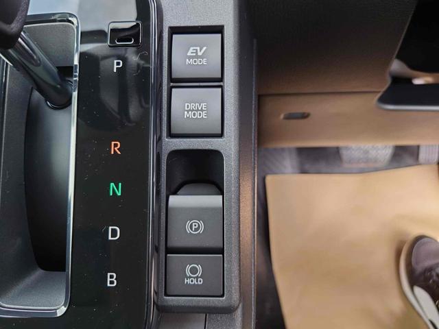 シエンタ ハイブリッドＧ　登録済未使用車　全周囲カメラ　ナビ　ＴＶ　クリアランスソナー　オートクルーズコントロール　レーンアシスト　衝突被害軽減システム　両側スライドドア　オートマチックハイビーム　オートライト（8枚目）