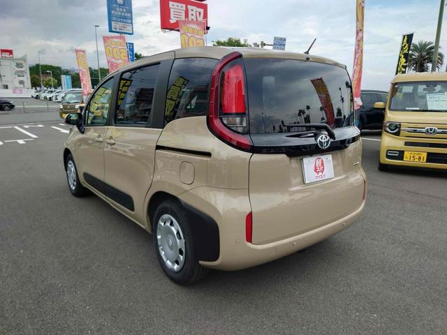 シエンタ ハイブリッドＧ　登録済未使用車　全周囲カメラ　ナビ　ＴＶ　クリアランスソナー　オートクルーズコントロール　レーンアシスト　衝突被害軽減システム　両側スライドドア　オートマチックハイビーム　オートライト（10枚目）