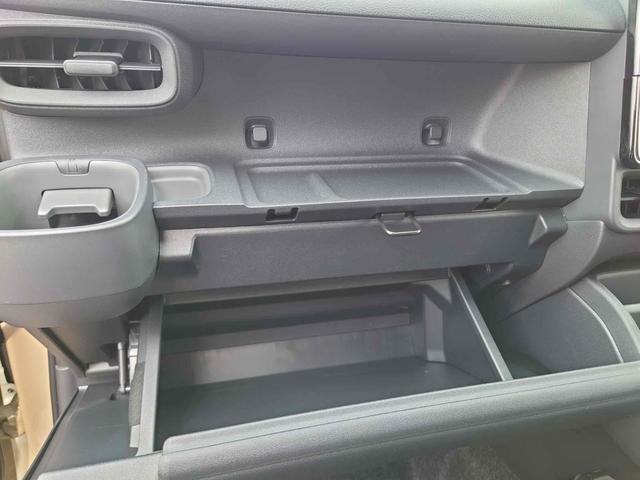 シエンタ ハイブリッドＧ　登録済未使用車　全周囲カメラ　ナビ　ＴＶ　クリアランスソナー　オートクルーズコントロール　レーンアシスト　衝突被害軽減システム　両側スライドドア　オートマチックハイビーム　オートライト（28枚目）