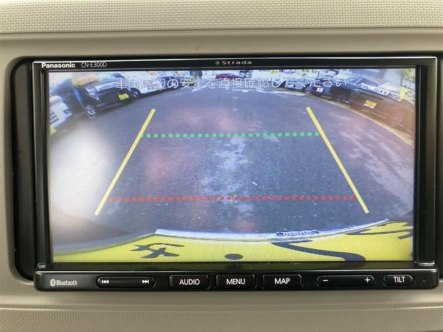 バックカメラも付いています。駐車の時に便利なのはもちろんの事、後方死角にいる子供たちに気が付くことができるので安心安全ですね
